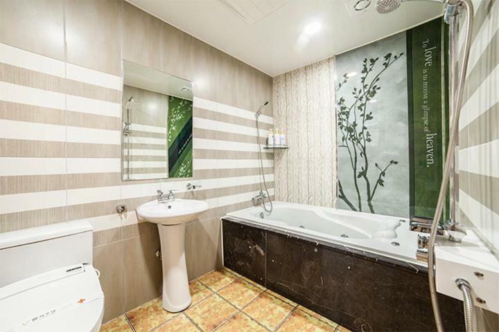Gwangju Metropolitan City Venture Hotel מראה חיצוני תמונה